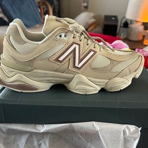 New Balance 9060 Cream and Brown Athletic Shoes NWT Men’s 9 Women’s 10.5.